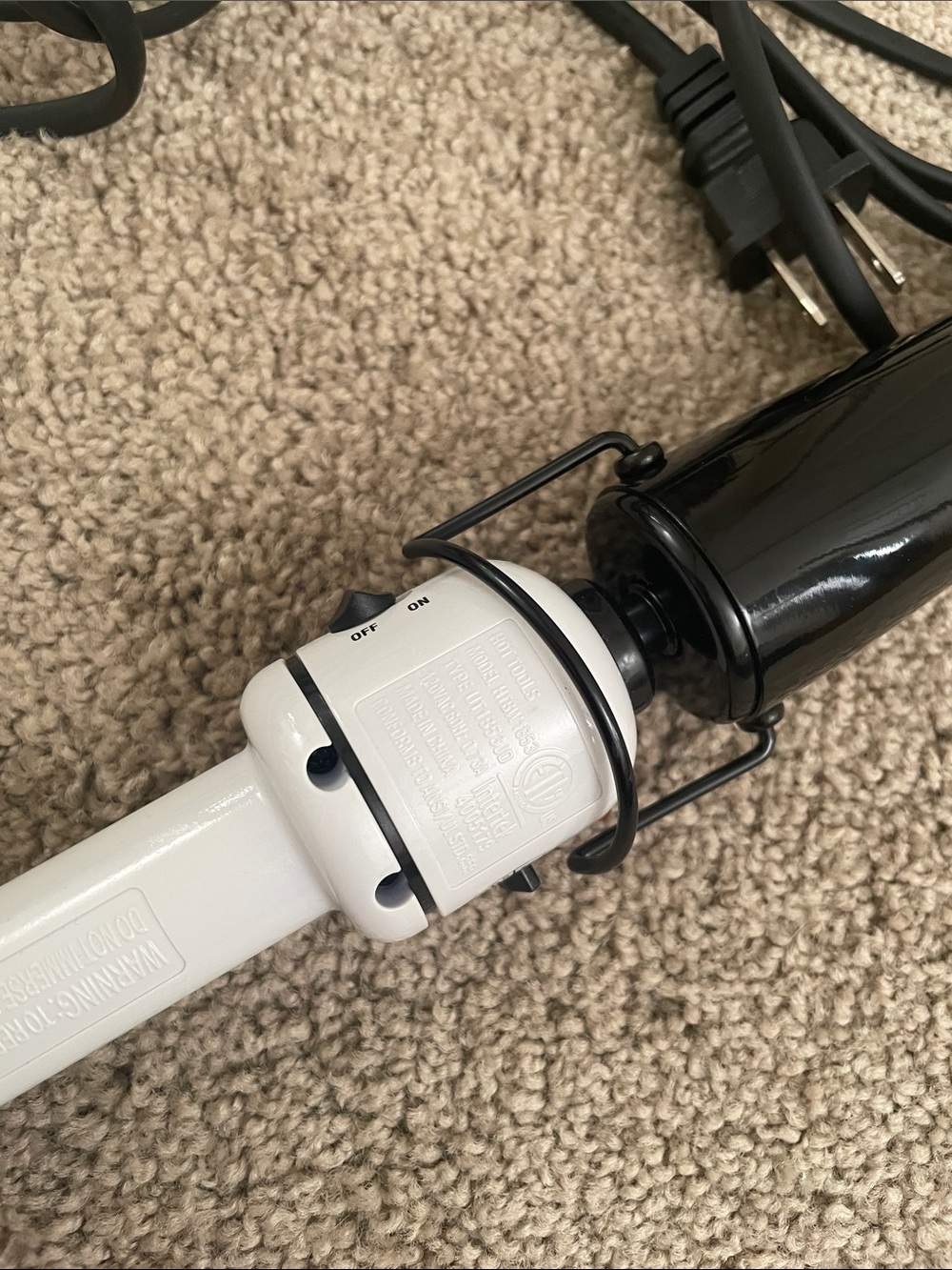 Hot Tools Professional 1-1.5" Black & White Curling Wand - Picture 5 of 6